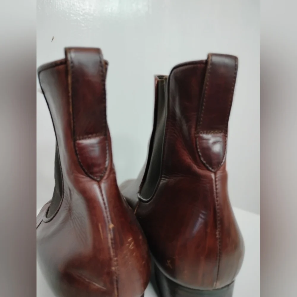 LORENZO BANFI CHELSEA BOOTS